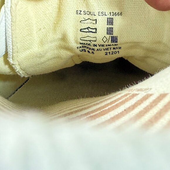 Taos EZ Soul Shoes Women Size 8.5 White Canvas Slip On Mules Curves Pods Footbed - Picture 11 of 12